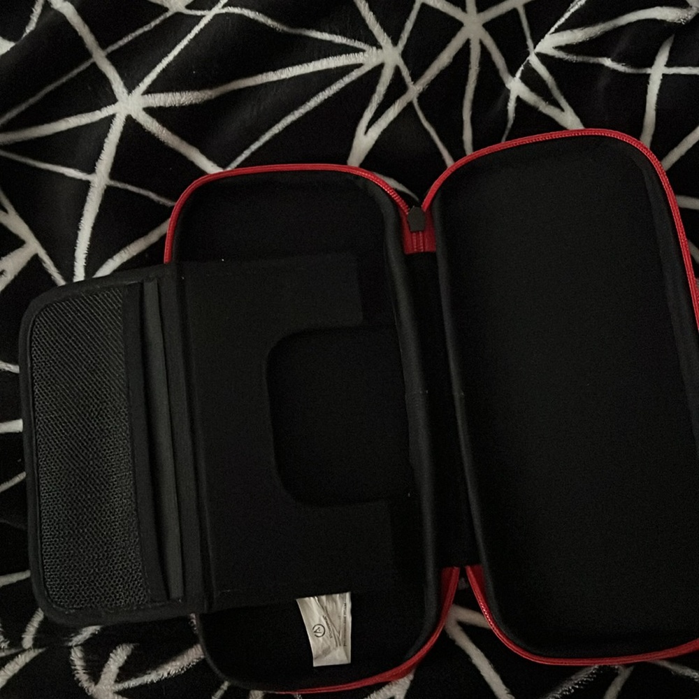 Used Nintendo Switch case - Picture 5 of 7